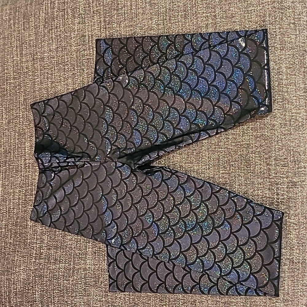 🧜🏼‍♀️ Roberta Basics Iridescent Mermaid Scale Stretch Leggings - New/ Lg